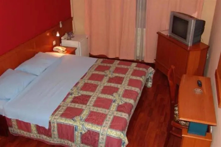 Room 3 of 7