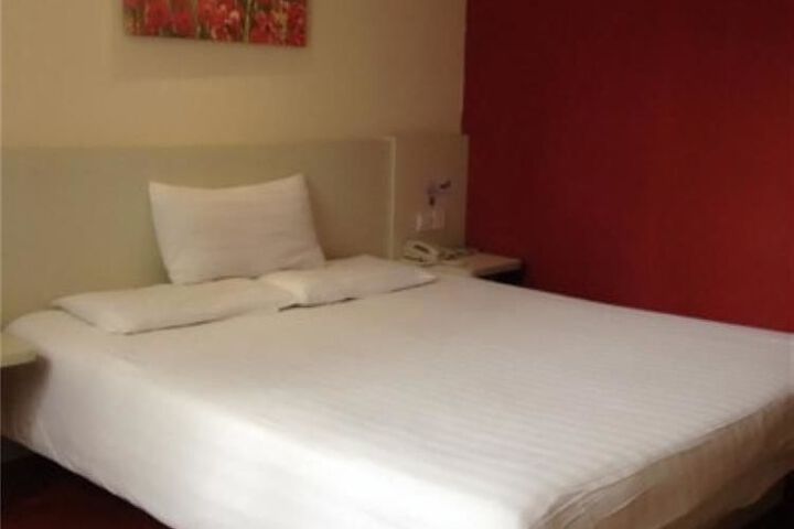 Room 3 of 8