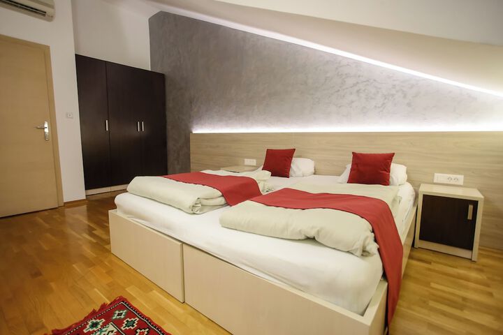 Room 27 of 70