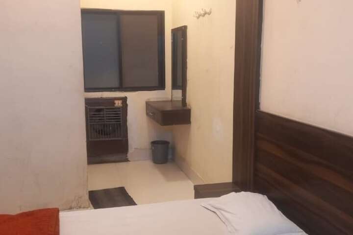 Room 12 of 33