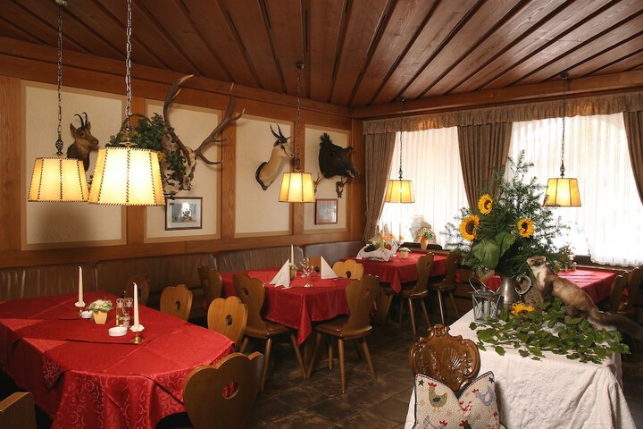 Dining 16 of 22