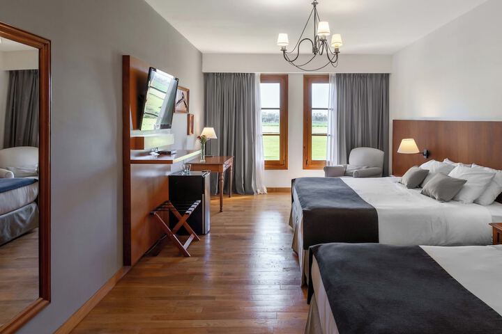 Room 9 of 40