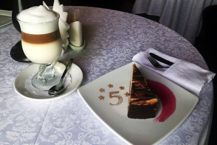 Dining 8 of 11