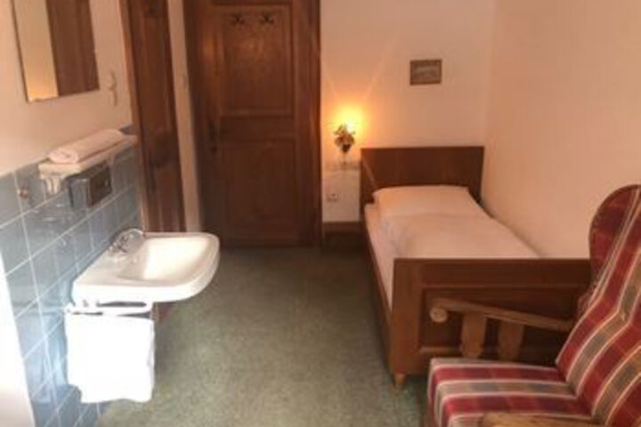 Room 7 of 43