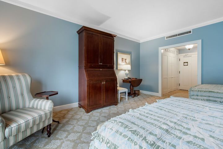 Room 44 of 186