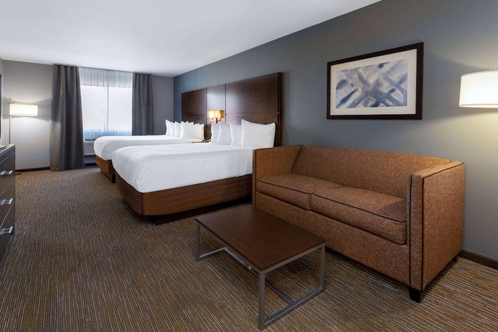 Premium King Bed (11 of 18)