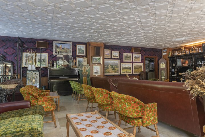 Lounge 66 of 91