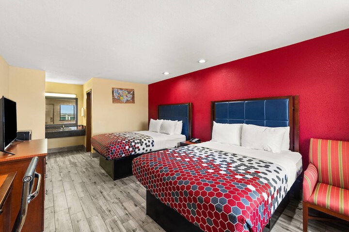 Room 11 of 24