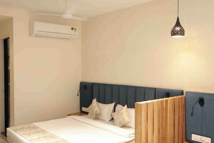 Room 7 of 11