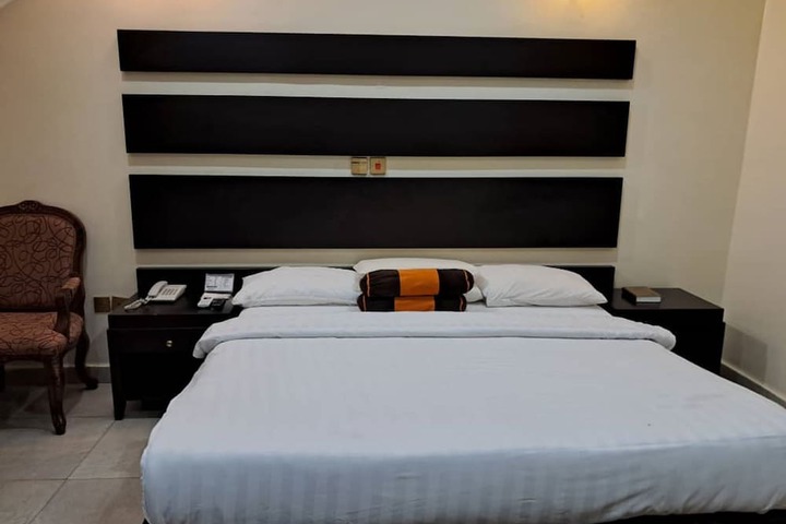 Room 11 of 23