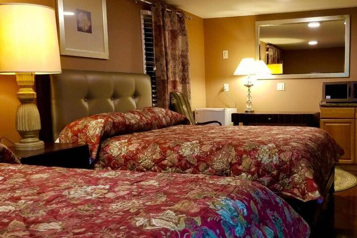 1 Queen Bed (15 of 21)
