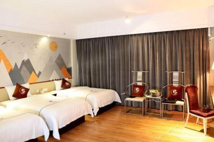 Shuiyue Hotel (Guangzhou Panyu Changlong Dashi Subway Station)