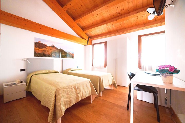 Room 10 of 40