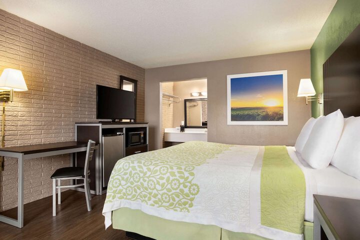 1 King Bed (7 of 7)