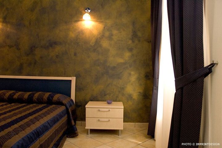 Room 6 of 80