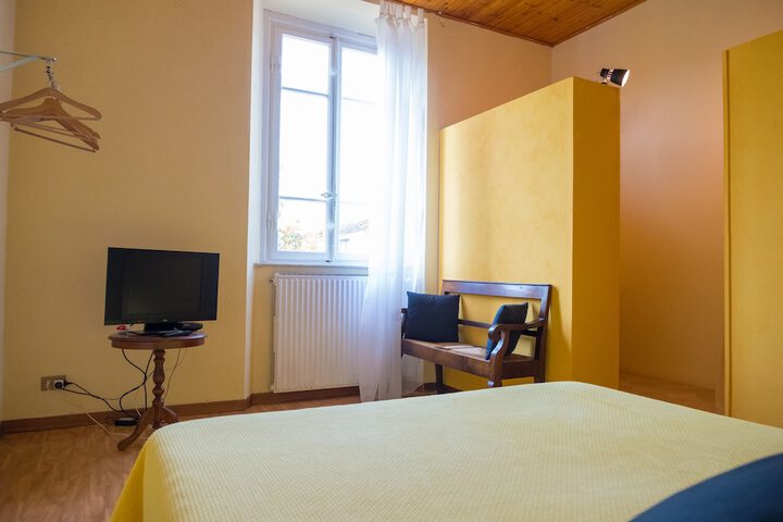Room 27 of 49