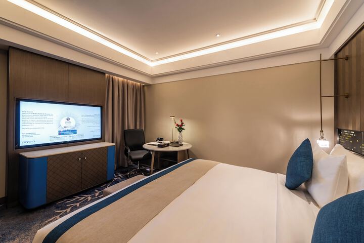 Room 15 of 80