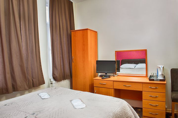 Room 8 of 24