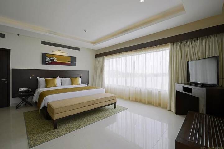 Room 4 of 30