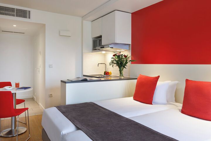Room 6 of 33