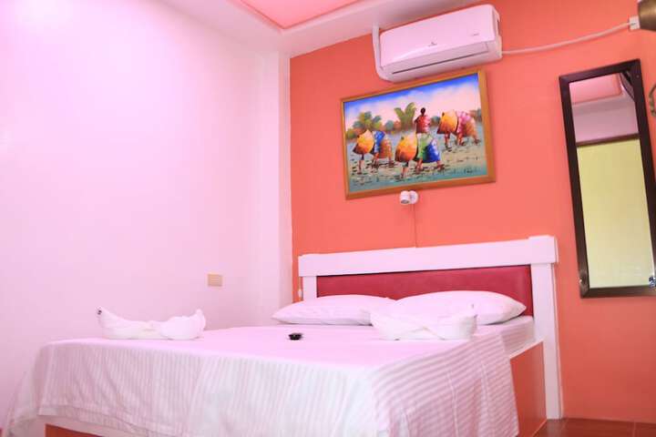 Room 3 of 122