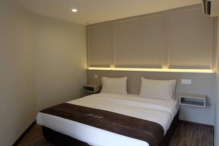 Room 9 of 36