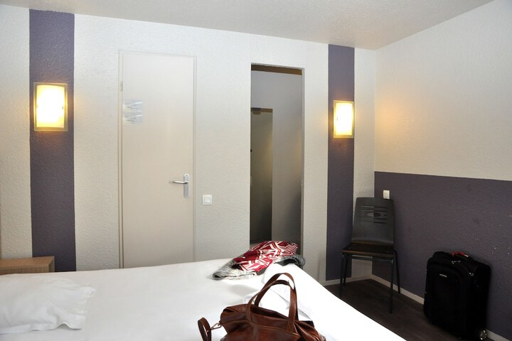 Room 14 of 37