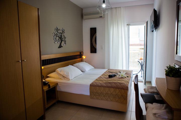 Room 4 of 73