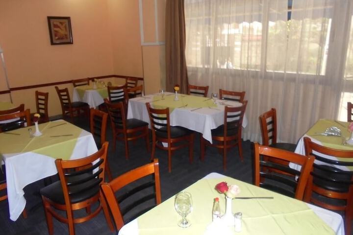 Dining 21 of 24
