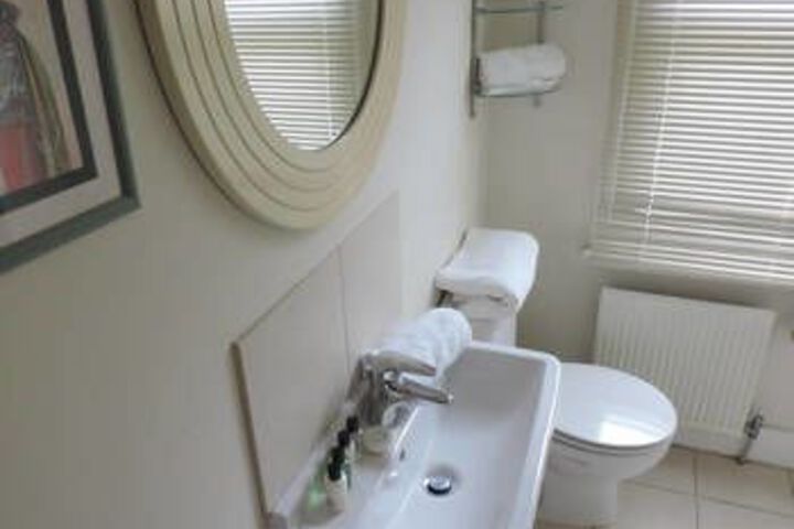Room 2 of 28