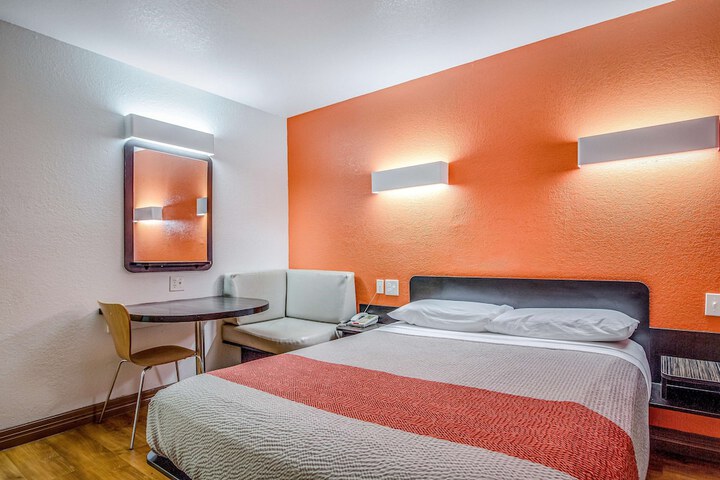 Room 43 of 125