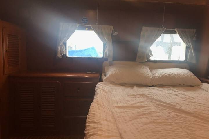 Room 4 of 11