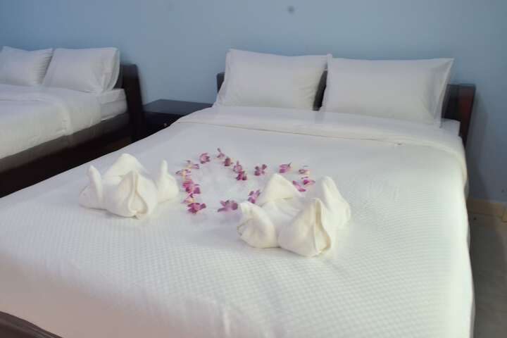 Room 10 of 32