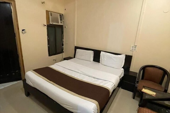 Room 7 of 14