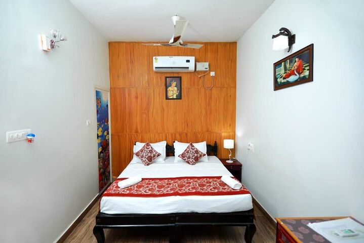 Room 2 of 73