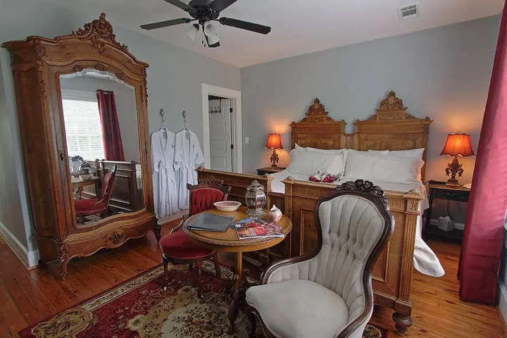 Room 4 of 14