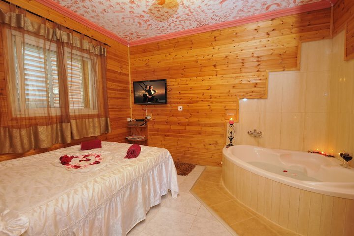 Room 13 of 40
