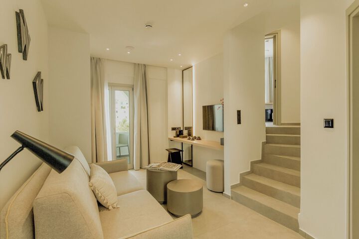 Room 42 of 80