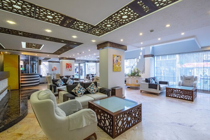 Entrance & Lobby