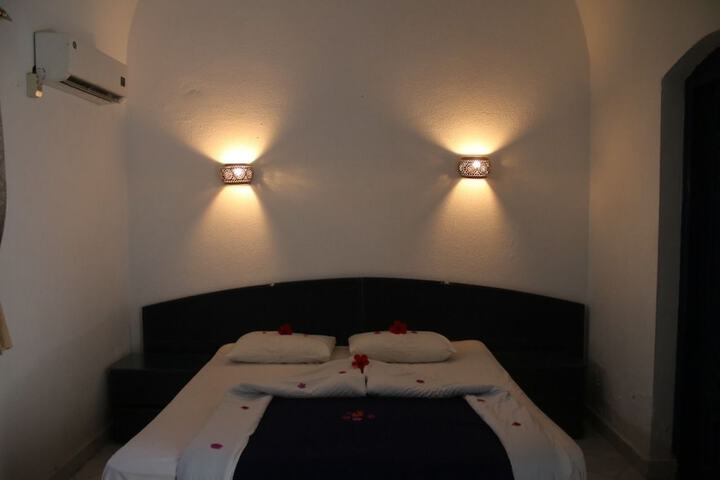 Room 6 of 12