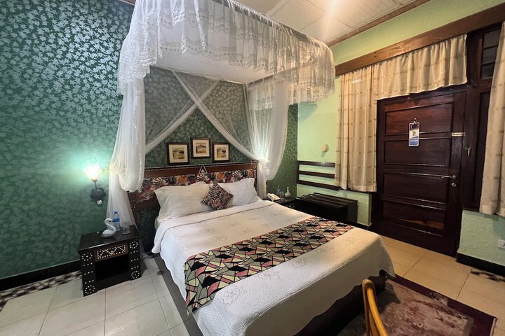 Room 8 of 36