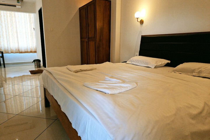 Room 53 of 169