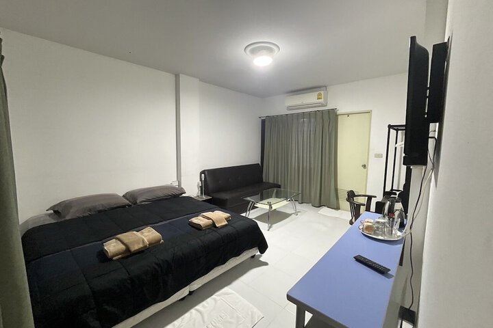 Room 4 of 13