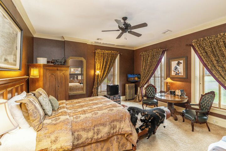 Room 45 of 132