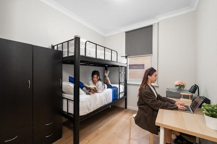 Room 9 of 21