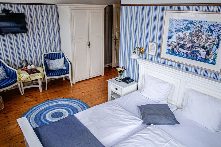 Room 40 of 214