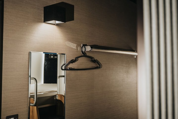 Room 10 of 28