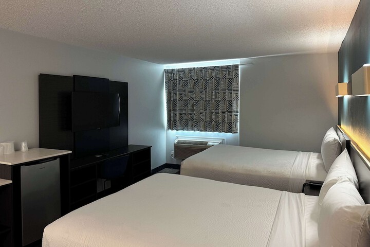 Room 12 of 32