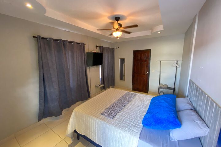 Room 1 of 1