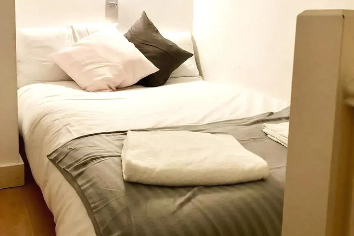 Room 4 of 13